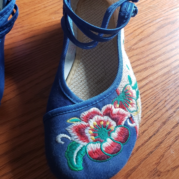 Chinese shoes - Picture 2 of 3